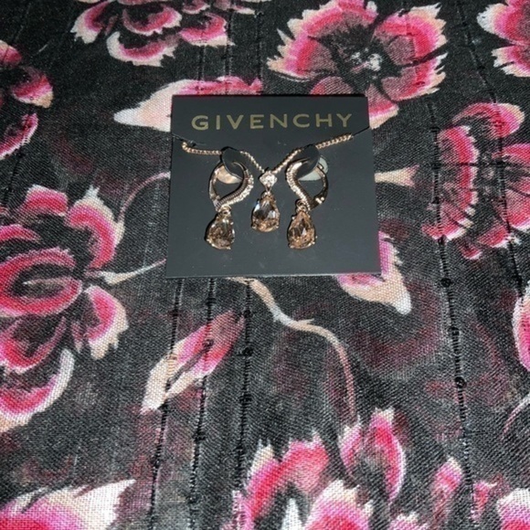 Givenchy Tear drop necklace & earrings set - Picture 5 of 8